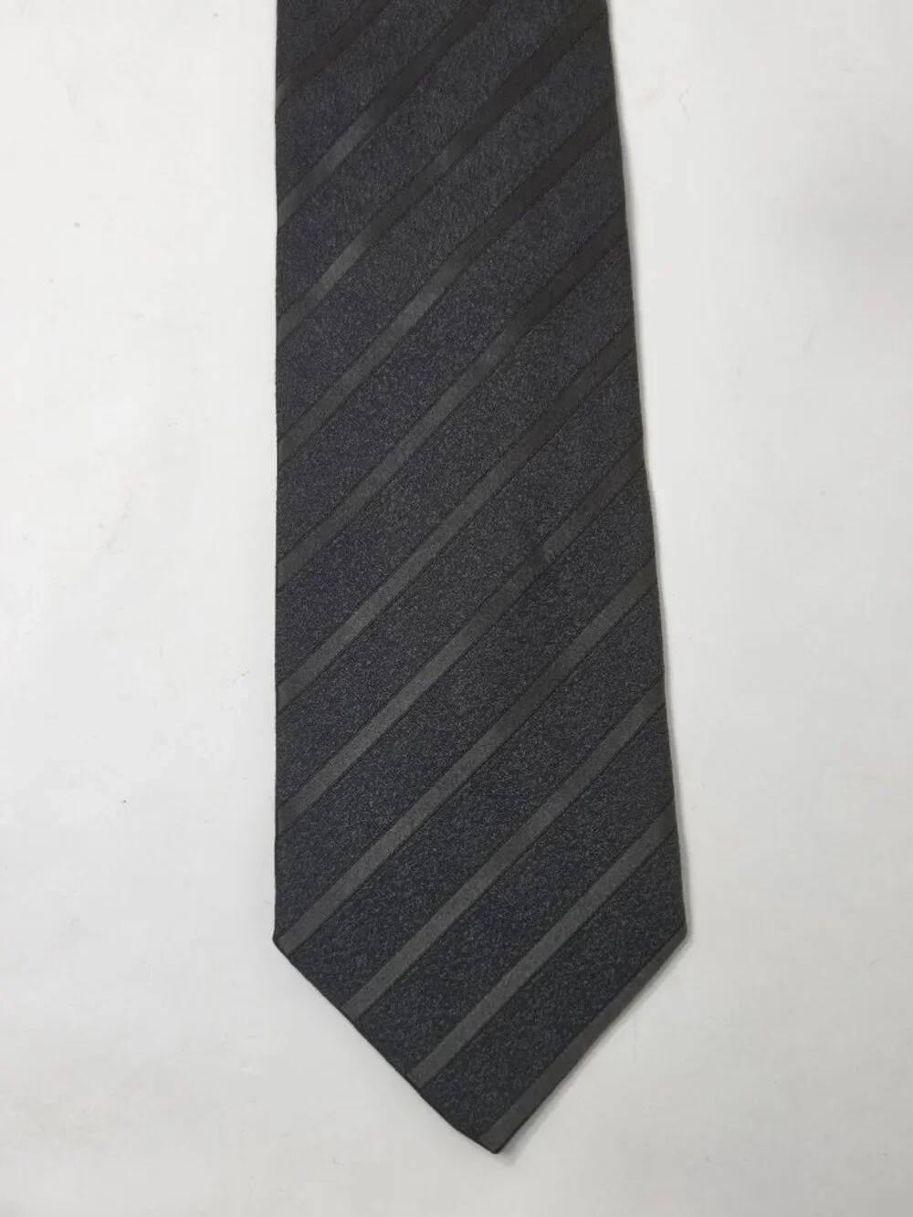 100% Silk Joseph Abboud Gray Silk Necktie Diagonal Stripe 57in Tie Made In Italy
